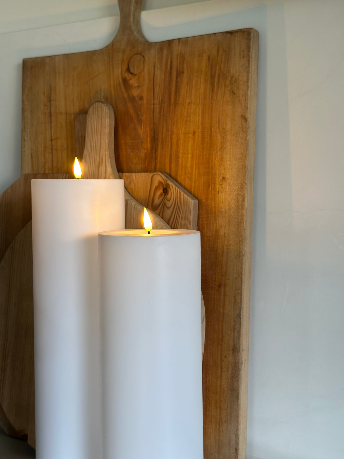 Kerze, weiß aus Kunststoff. 35x10cm. Mit LED auch für Outdoor.