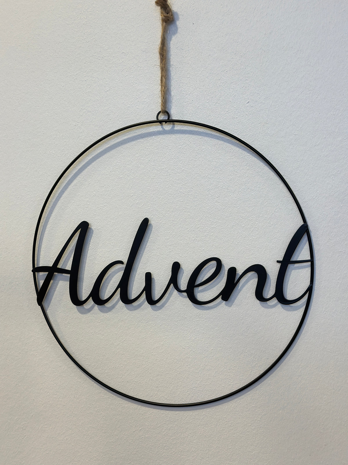 Ring zum hängen, schwarz. Advent. Aus Metall